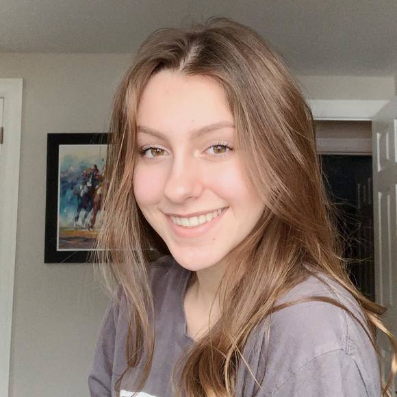 Meet your Posher, Nicole - Picture 1 of 1